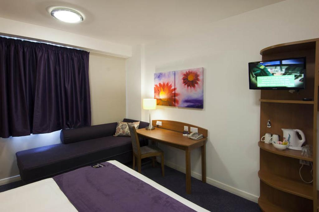 Premier Inn Norwich - Broadlands Park Thorpe St Andrew Exterior photo